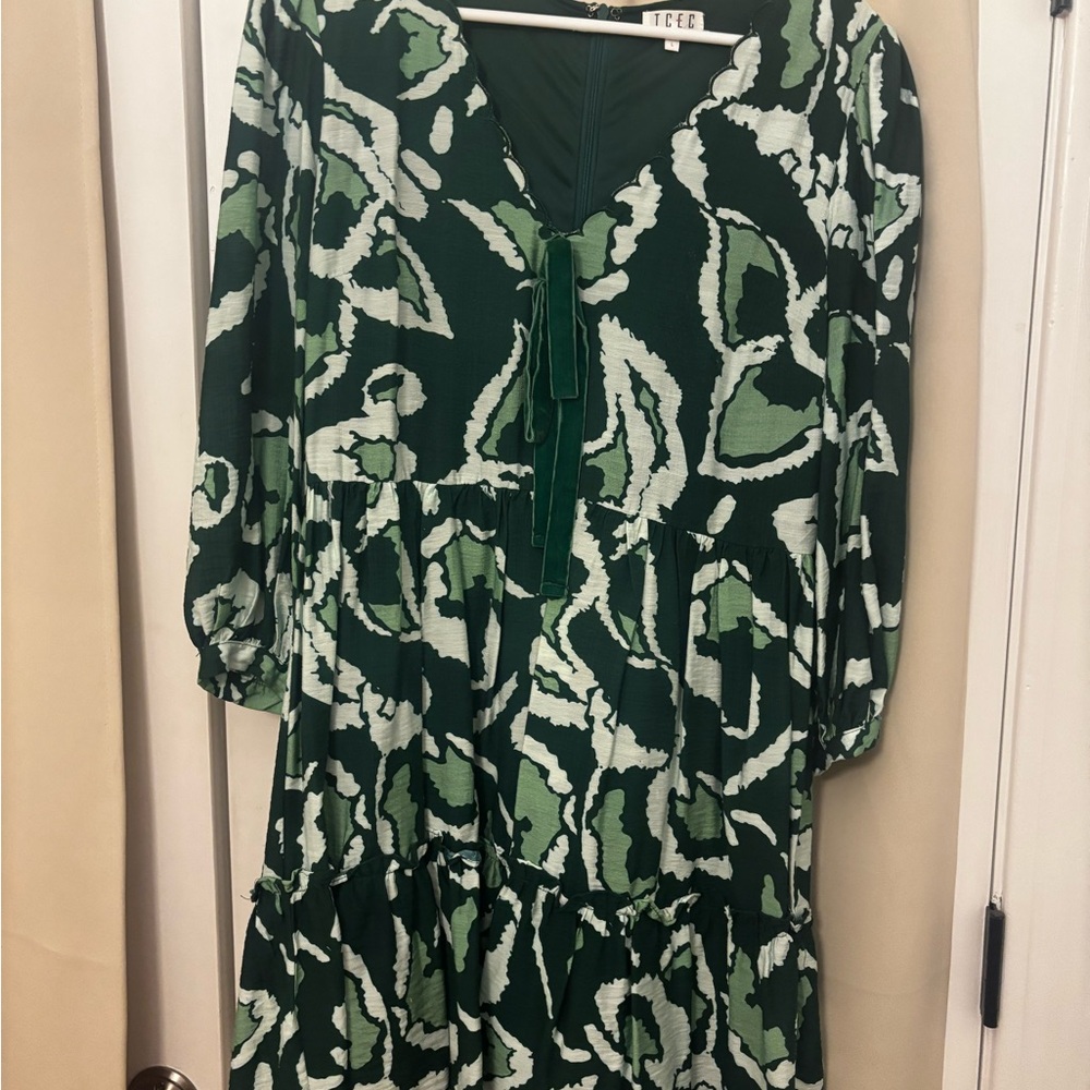 TCEC Green and White Abstract Dress